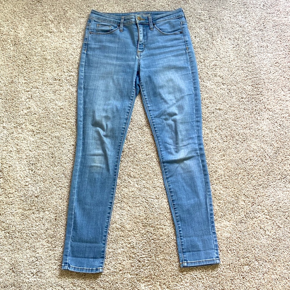 Universal Thread • High-Rise Skinny Jeans Medium Wash